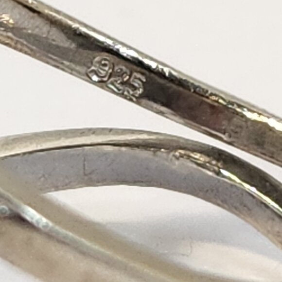 Vid Clip Sparkling! 925 Interlocking Criss Cross Pave Ring Size 7.5-8 - Picture 10 of 13